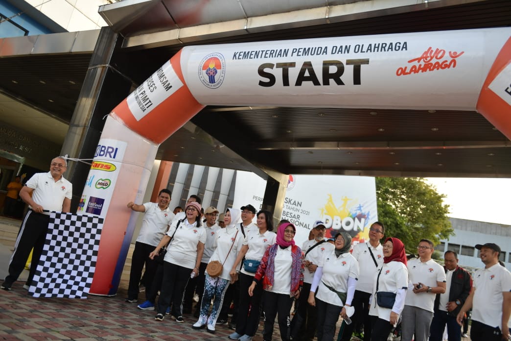 Kementerian Pemuda dan Olahraga Republik Indonesia (Kemenpora RI) menggelar Jalan Sehat, guna mendorong suksesnya Indonesia Bugar 2045.(foto:bagus/kemenpora.go.id)