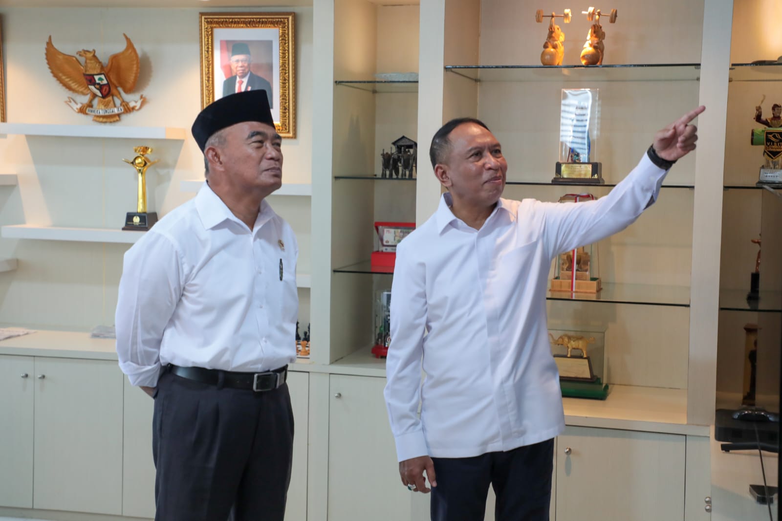 Plt. Menteri Pemuda dan Olahraga Republik Indonesia (Menpora RI) Muhadjir Effendy yang juga Menteri Koordinator Pembangunan Manusia dan Kebudayaan (Menko PMK) mengatakan bahwa, Zainudin Amali selama memimpin Kemenpora sangat berprestasi. (foto:egan/kemenp