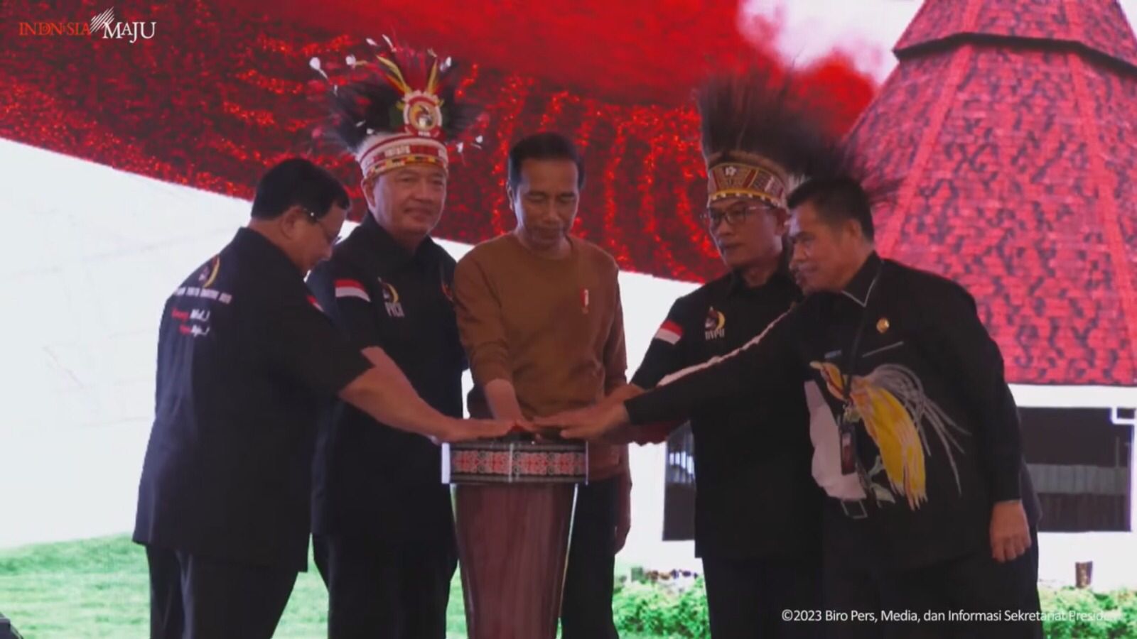Presiden Republik Indonesia Joko Widodo meresmikan Papua Youth Creative Hub (PYCH), di Poros Wahno, Abepura, Provinsi Papua, Selasa (21/3) pagi.(foto:istimewa)