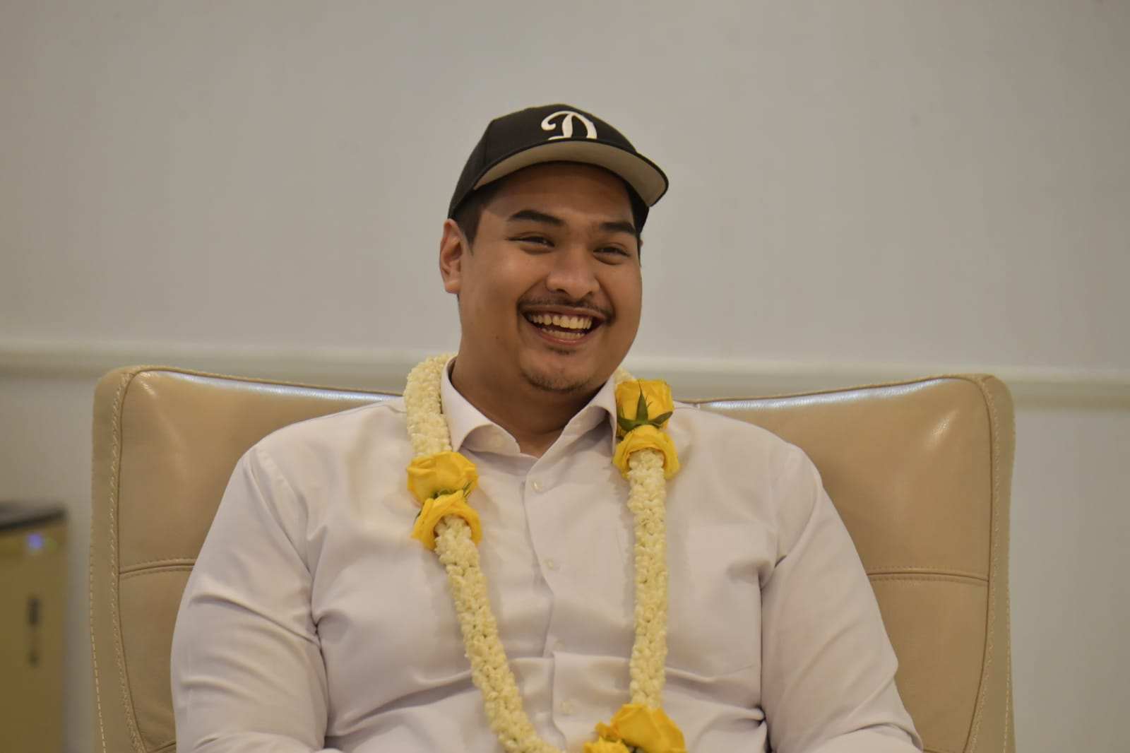  Presiden Joko Widodo memberikan tiga arahan kepada Ario Bimo Nandito Ariotedjo atau Dito Ariotedjo, Menteri Pemuda dan Olahraga yang baru dilantik di Istana Negara, Jakarta, Senin, 3 April 2023. Arahan pertama adalah agar Dito menyiapkan tim Indonesia pa