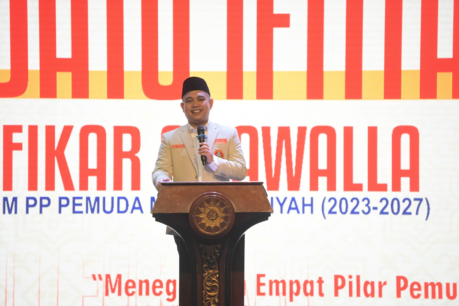 Menteri Pemuda dan Olahraga Republik Indonesia (Menpora RI) Dito Ariotedjo menghadiri acara Pengukuhan Pimpinan Pusat (PP) Pemuda Muhammadiyah Periode 2023 - 2027 di Pusat Dakwah Muhammadiyah, Jakarta Pusat, Jumat (14/4) malam. (foto: raiky/kemenpora.go.