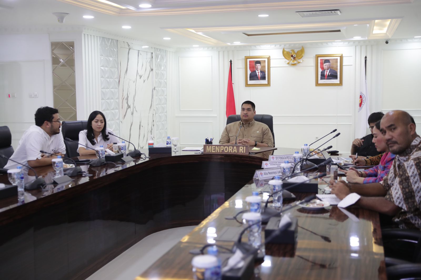 Pembinaan usia dini untuk melahirkan talenta sepak bola Indonesia mendapat perhatian dari menteri Pemuda dan Olahraga Republik Indonesia (Menpora RI), Dito Ariotedjo. Hari Jumat (28/4) siang, Menpora Dito menerima perwakilan dari Juventus Academy yakni, D