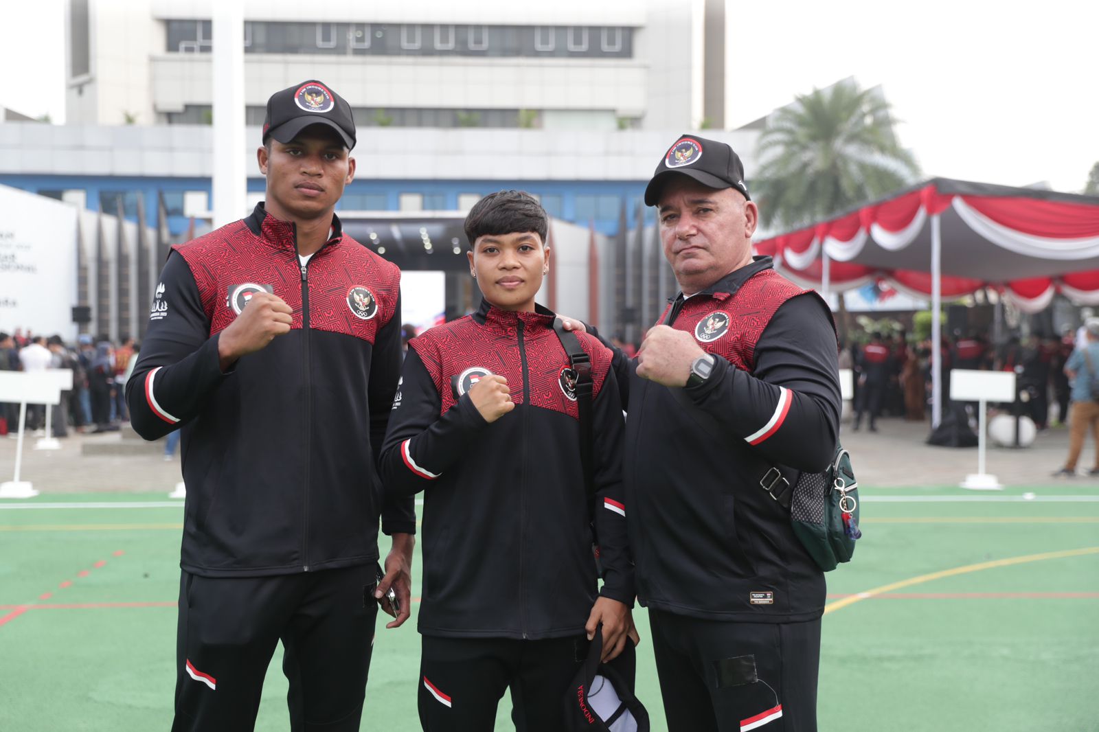 Dua atlet tinju putra dan putri kebanggaan tanah air, Maikhel Roberrd Muskita dan Huswatun Hasanah bertekad persembahkan medali emas untuk Indonesia di ajang SEA Games 2023 Kamboja yang akan di gelar pada 5-17 Mei mendatang.(foto:raiky/kemenpora.go.id)
