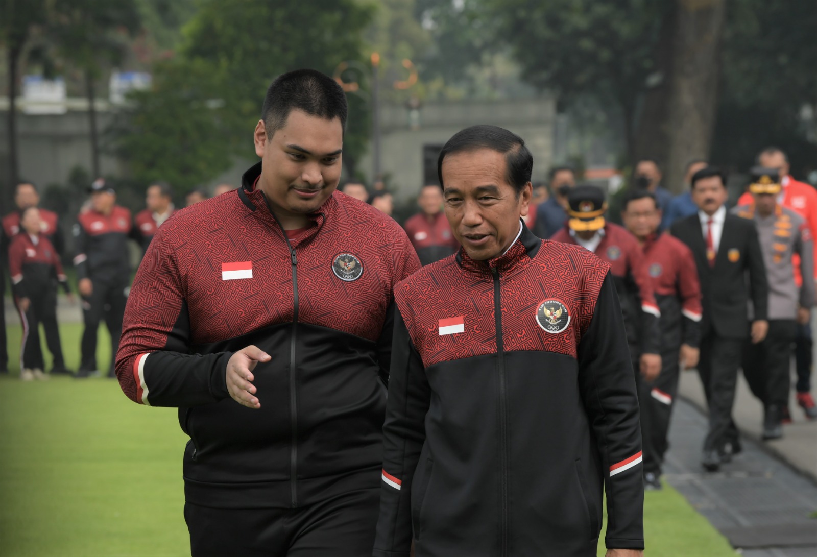 Presiden Joko Widodo memberikan target kepada kontingen Indonesia pada ajang SEA Games 2023 Kamboja. Kepala Negara minta para atlet bisa meraih medali emas lebih banyak dan peringkat lebih baik dari sebelumnya. (foto:raiky/kemenpora.go.id)