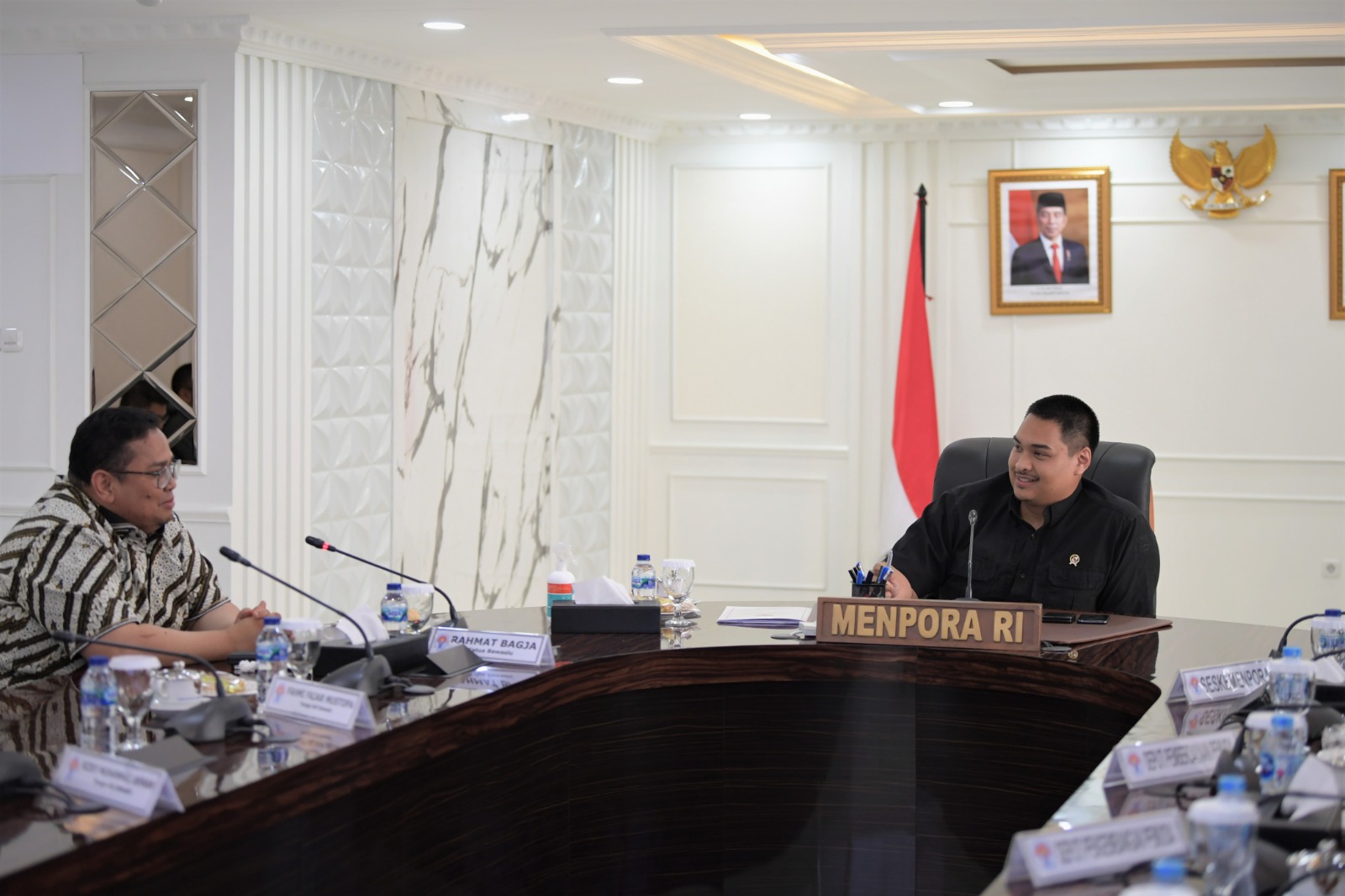 Menteri Pemuda dan Olahraga Republik Indonesia (Menpora RI) Dito Ariotedjo menerima kunjungan Ketua Bawaslu Rahmat Bagja dan jajarannya di Kemenpora, Jakarta, Selasa (2/5). Pertemuan tersebut membahas tentang meningkatkan pemberdayaan pemuda dan mahasiswa