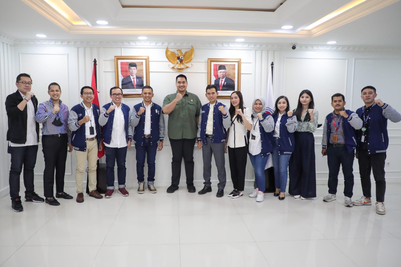 Menteri Pemuda dan Olahraga Republik Indonesia (Menpora RI) Dito Ariotedjo menerima Chief of BUMN Muda Soleh Ayubi dan jajaran, di Ruang Kerja Graha Pemuda Lantai 10 Senayan Jakarta Pusat, Rabu (3/5) siang.(foto:egan/kemenpora.go.id)