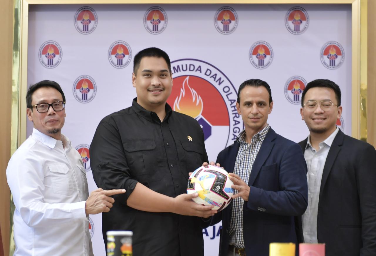 Kementerian Pemuda dan Olahraga Republik Indonesia (Kemenpora RI) mendukung La Liga Asia untuk membantu mengembangkan pembinaan usia dini pemain sepak bola dan sport management untuk olahraga Indonesia.(foto:bagus/kemenpora.go.id)