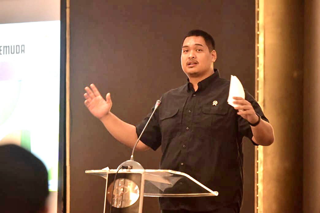 Menteri Pemuda dan Olahraga Republik Indonesia (Menpora RI) Dito Ariotedjo secara resmi membuka acara Kick-off Kuliah Kewirausahaan Pemuda dan Forum Group Discussion Strategi Sinergi Program Kerja Kedeputian Bidang Pengembangan Pemuda di Hotel Grand Sahid