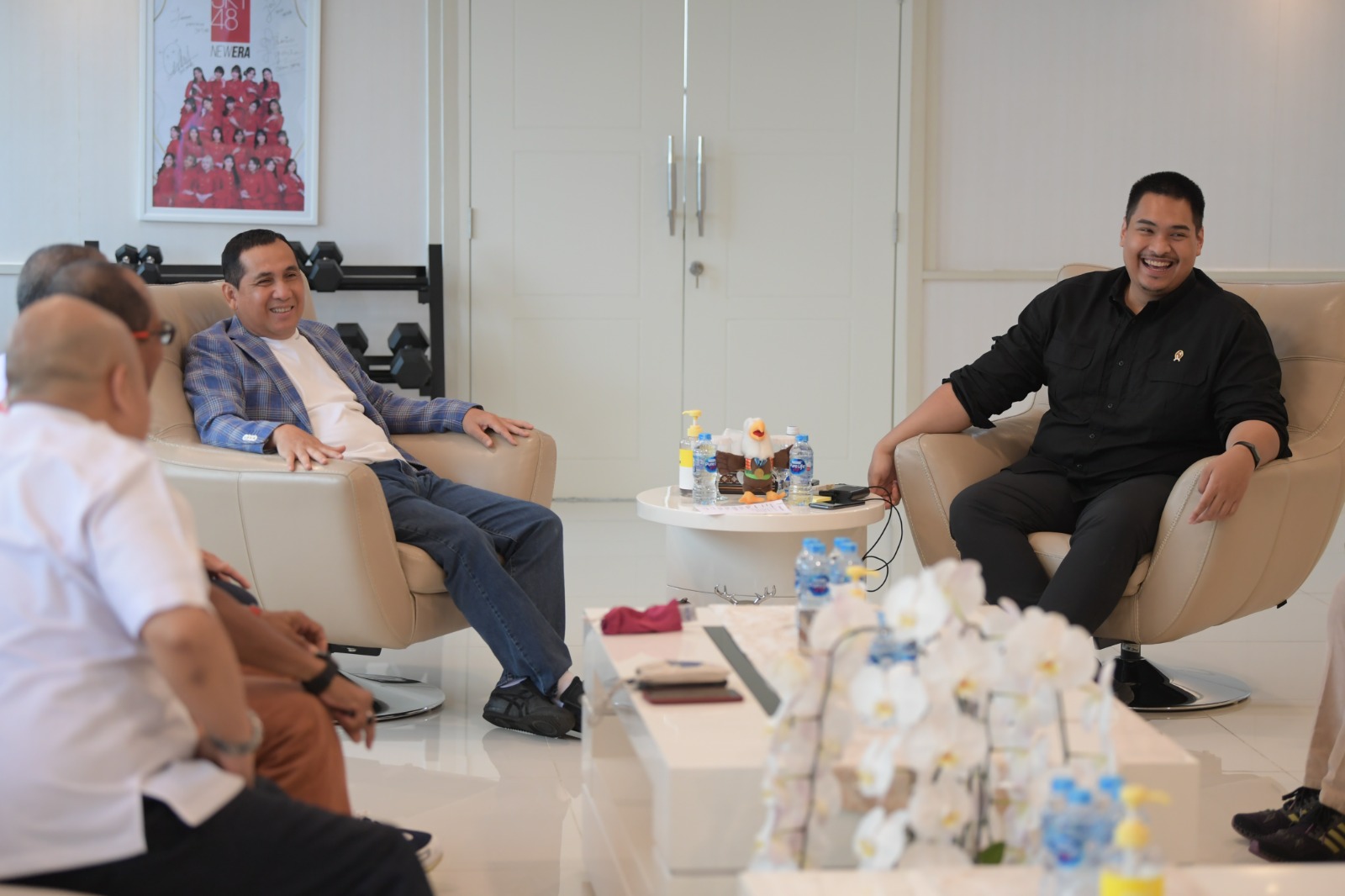 Menteri Pemuda dan Olahraga Republik Indonesia (Menpora RI) Dito Ariotedjo menerima WaliKota Lubuklinggau HN Prana Putra Sohe bersama Ketua ISSI Provinsi Sumatera Selatan Leonardi Sohe, Ketua ISSI Lubuklinggau Febrio Fadillah beserta rombongan di ruang ke