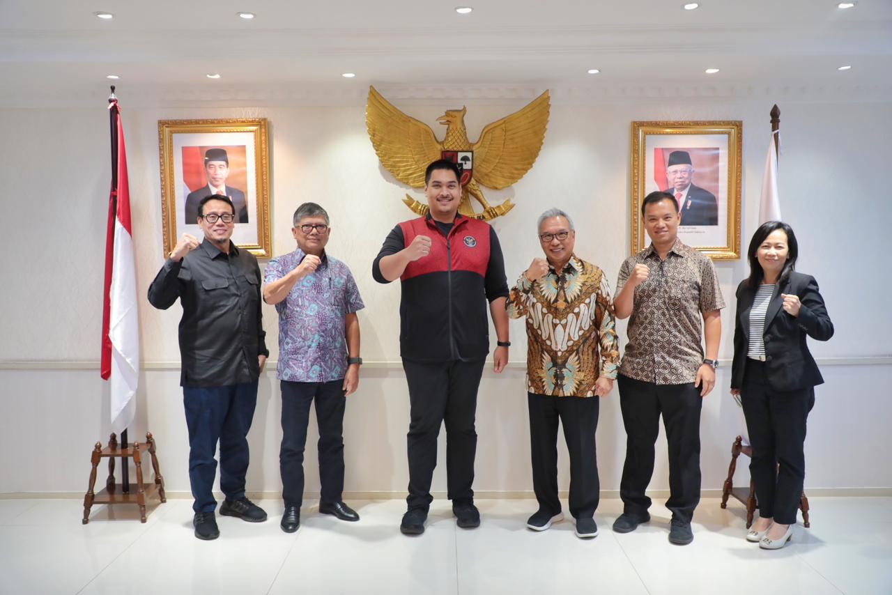 Menteri Pemuda dan Olahraga Republik Indonesia (Menpora RI) Dito Ariotedjo menerima Founder Ciputra Golfpreneur Foundation (CGF) dan Dirut PT Damai Indah Golf Budiarsa Sastrawinata beserta jajarannya, di Ruang Kerja Graha Pemuda Lantai 10 Senayan Jakarta
