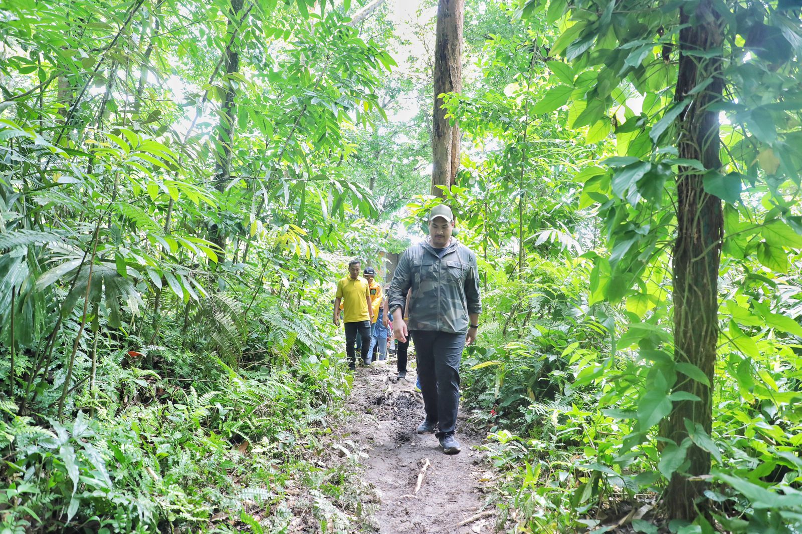 Dito Ariotedjo menjadi Menteri Pemuda dan Olahraga Republik Indonesia (Menpora RI) pertama yang menjajal trek lari lintas alam bukit lawang di Kabupaten Langkat, Sumatera Utara (Sumut). Menpora Dito melewati medan yang menantang sepanjang 5 kilometer jala