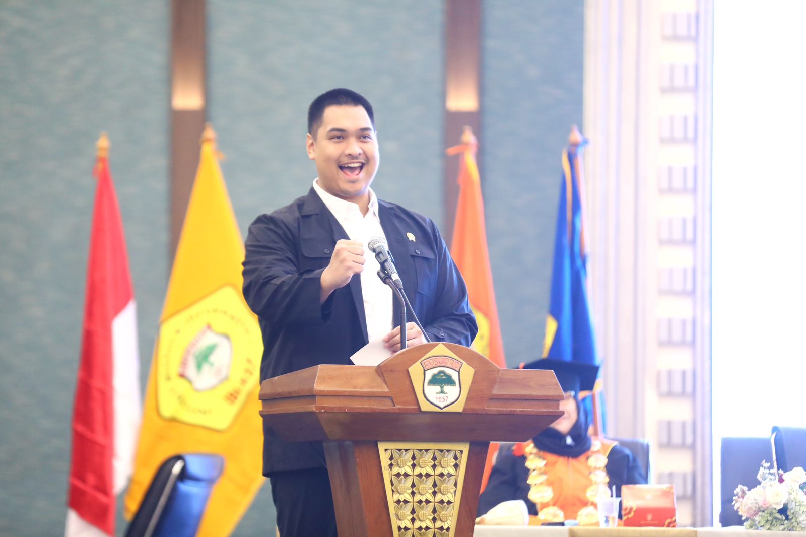 Menteri Pemuda dan Olahraga Republik Indonesia (Menpora RI) Dito Ariotedjo menyampaikan orasi ilmiah pada Wisuda Sarjana Angkatan VIII Institut Bisnis dan Informatika Kosgoro 1957 (IBI K57), di The Krakatau Ballroom TMII Jakarta Timur, Rabu (31/5) pagi.(f
