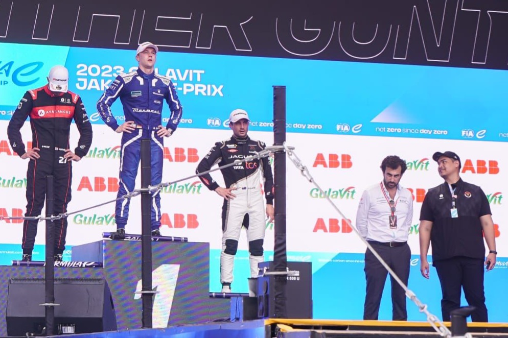 Menteri Pemuda dan Olahraga Republik Indonesia (Menpora RI) Dito Ariotedjo menghadiri acara 2023 GulaVit Jakarta E-Prix di AGI Jakarta International E-Prix Circuit Ancol, Jakarta, Minggu (4/6) sore. (foto:tunjung/MPR RI)