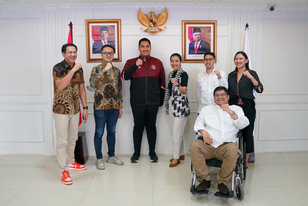 Menteri Pemuda dan Olahraga Republik Indonesia (Menpora RI) Dito Ariotedjo menerima Direktur Garena Indonesia Hans Kurniadi Saleh beserta rombongan di ruang rapat, lantai 10, Kemenpora, Senin (5/6) siang.(foto:egan/kemenpora.go.id)
