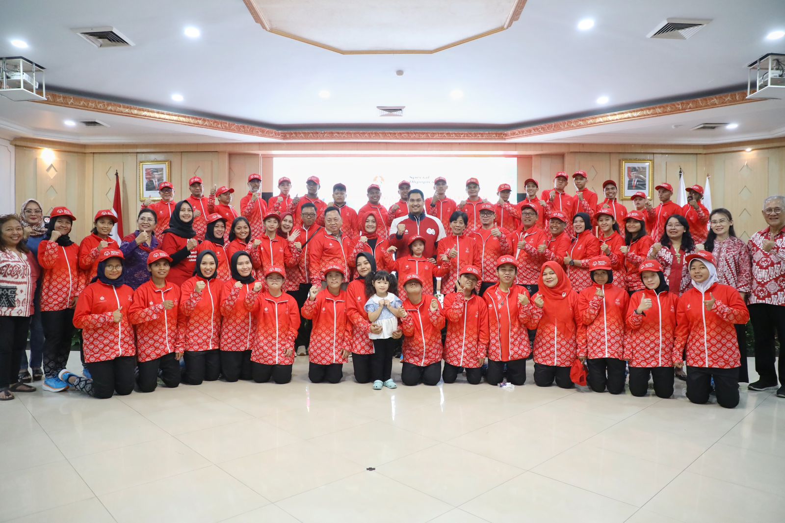 Menteri Pemuda dan Olahraga Republik Indonesia (Menpora RI) Dito Ariotedjo secara resmi mengukuhkan dan melepas delegasi Indonesia untuk mengikuti Special Olympics World Summer Games (SOWSG) 2023 Berlin, Jerman. Pengukuhan dan pelepasan delegasi ini berla