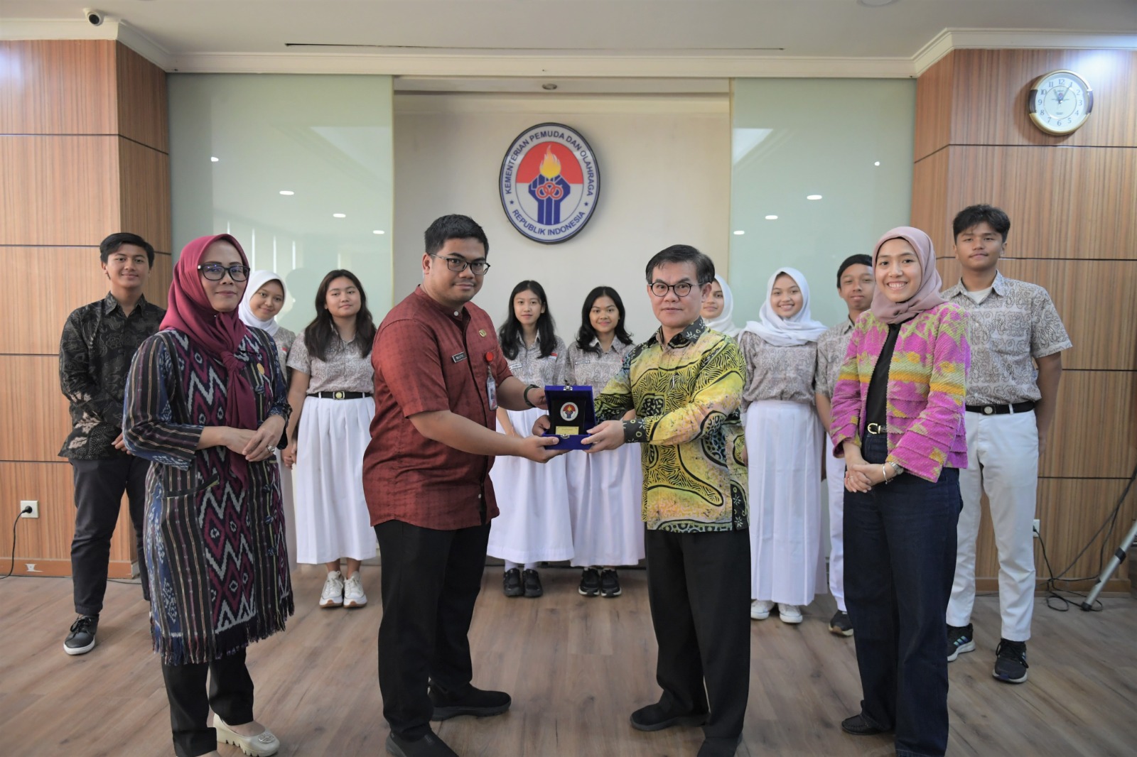 Kementerian Pemuda dan Olahraga Republik Indonesian (Kemenpora RI) menyampaikan rasa bangga kepada siswa SMA Negeri 28 Jakarta dengan nama Tim Nawasena akan mewakili Indonesia mengikuti Festival dan Kompetisi Budaya Folklore 2023 di Nasebar, Bulgaria, 30