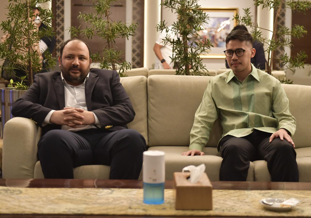 Mewakili Menteri Pemuda dan Olahraga Republik Indonesia (Menpora RI) Dito Ariotedjo, Staf Khusus Menpora Bidang Hukum dan Kepatuhan Tata Kelola, Alvin Saptamandra Suryohadiprojo menjemput Libyan Minister of Youth (Menteri Pemuda Libya) Fathallah Al-Zani