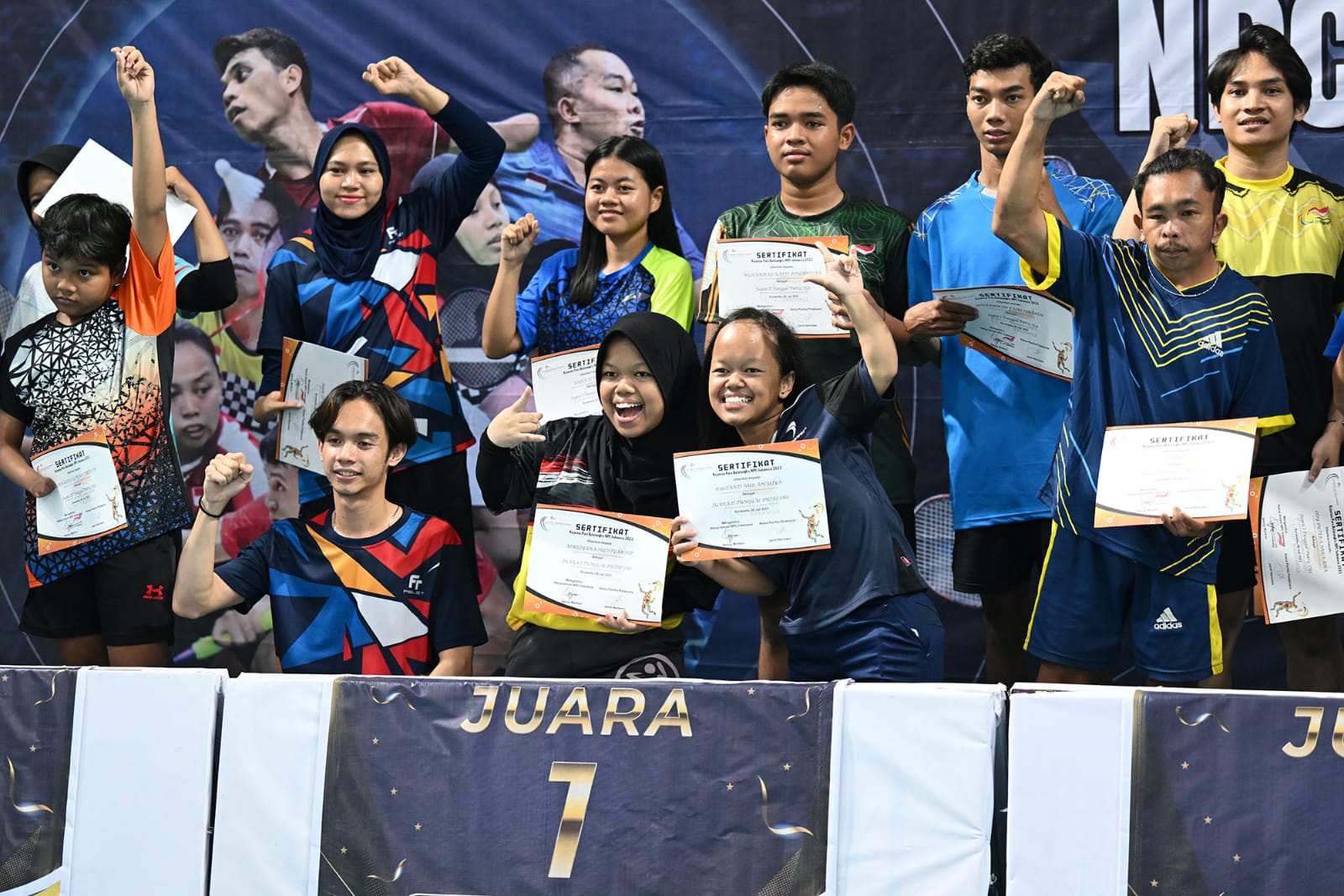 Sejumlah pemain muda para-bulu tangkis Indonesia menunjukan permainan terbaik dalam Kejuaraan Nasional Para-bulu tangkis 2023 yang digagas oleh National Paralympic (NPC) Indonesia di GOR Fakultas keolahragaan Universitas Sebelas Maret, Solo, Jawa Tengah p