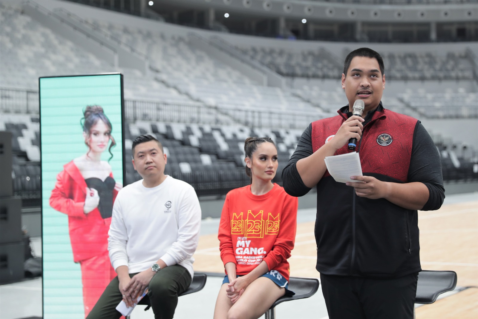 Menteri Pemuda dan Olahraga Republik Indonesia (Menpora RI) Dito Ariotedjo menghadiri jumpa pers pengenalan New Local Ambassador FIBA World Cup 2023, di Lapangan Basket Indonesia Arena, Gelora Bung Karno, Senayan, Jakarta Pusat, Selasa (11/7) sore. (foto: