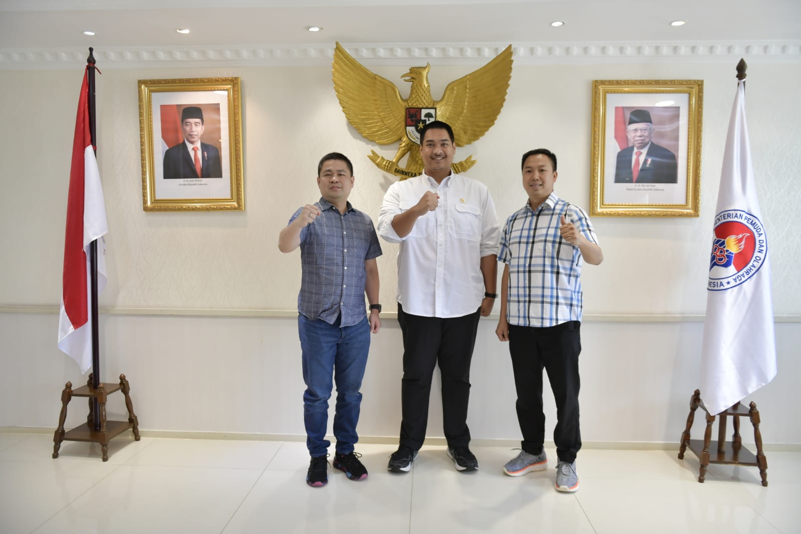 Menteri Pemuda dan Olahraga Republik Indonesia (Menpora RI) Dito Ariotedjo mengapresiasi brand lokal pakaian olahraga asal Indonesia, Mills yang sejak kemunculannya pada tahun 2018 sukses mampu menguasai pasar olahraga.(foto:bagus/kemenpora.go.id)