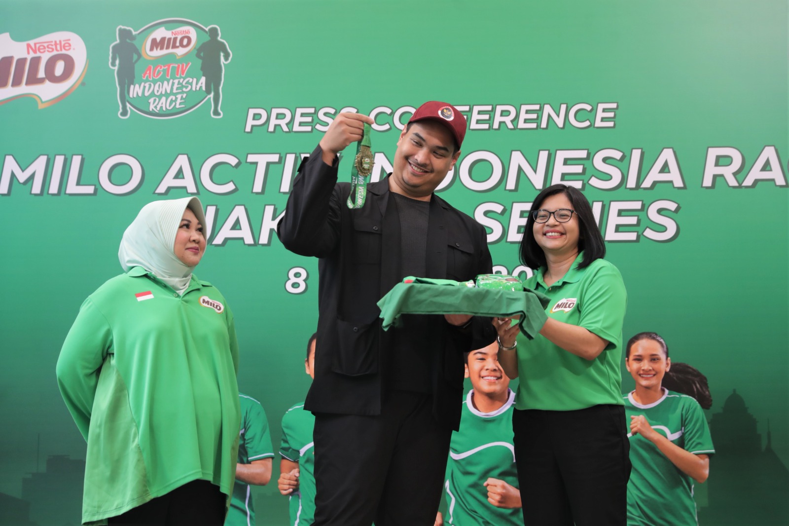 Business Executive Officer Beverages, Culinary Dairy & Food at Nestle Indonesia Mirna Tri Handayani mengucapkan terima kasih kepada Menteri Pemuda dan Olahraga Republik Indonesia (Menpora RI) Dito Ariotedjo atas dukungannya  terhadap gerakan Milo Activ In