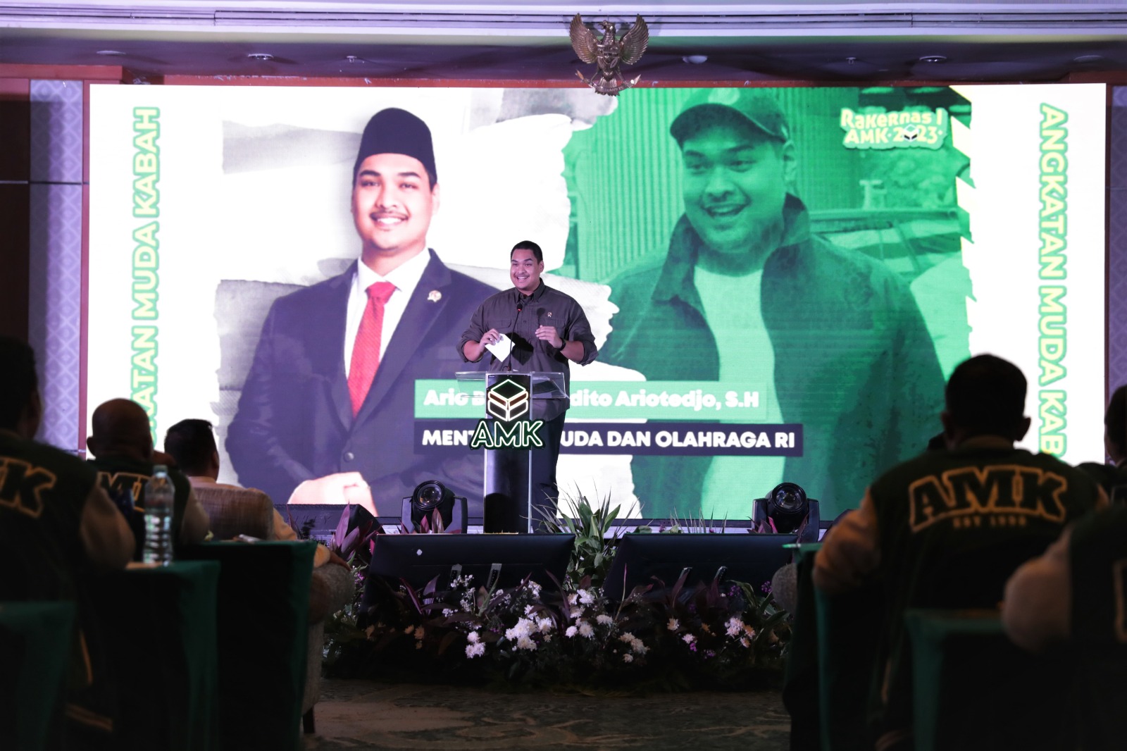 Menteri Pemuda dan Olahraga Republik Indonesia (Menpora RI) Dito Ariotedjo mengajak kader Angkatan Muda Kabah (AMK) di seluruh Indonesia untuk ikut meningkatkan Indeks Pembangunan Pemuda (IPP) dalam domain kepemimpinan pemuda.(foto:raiky/kemenpora.go.id)