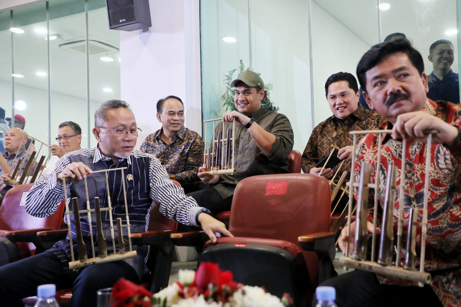 Menteri Pemuda dan Olahraga Republik Indonesia (Menpora RI) Dito Ariotedjo turut hadir dalam kegiatan ini. Bersama Presiden RI Joko Widodo (Jokowi) dan para pejabat lainnya, Menpora Dito menyaksikan  pemecahan rekor yang diinisiasi Organisasi Aksi Solidar