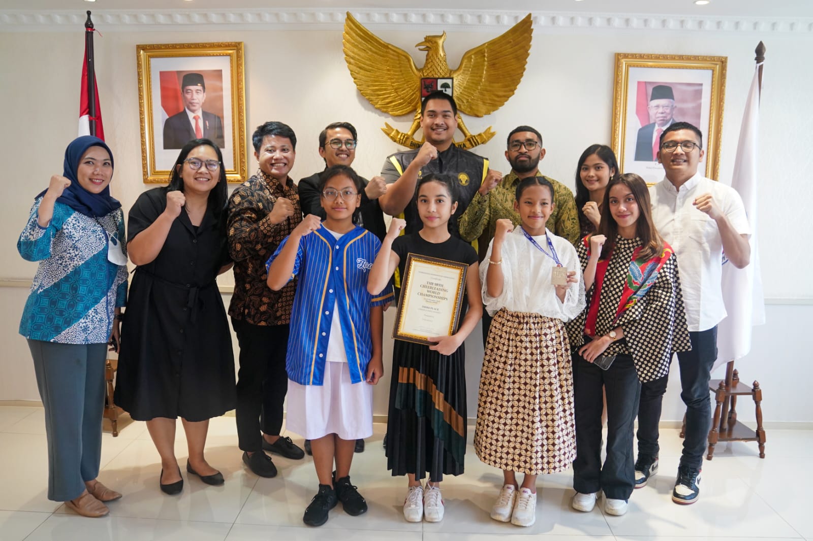 Menteri Pemuda dan Olahraga Republik Indonesia (Menpora RI) Dito Ariotedjo menerima Federasi Cheerleading Seluruh Indonesia (FCSI) di Kemenpora, Jakarta, Kamis (10/8). Kehadiran FCSI yakni melaporkan bahwa tim cheerleading Indonesia akan mengikuti World C