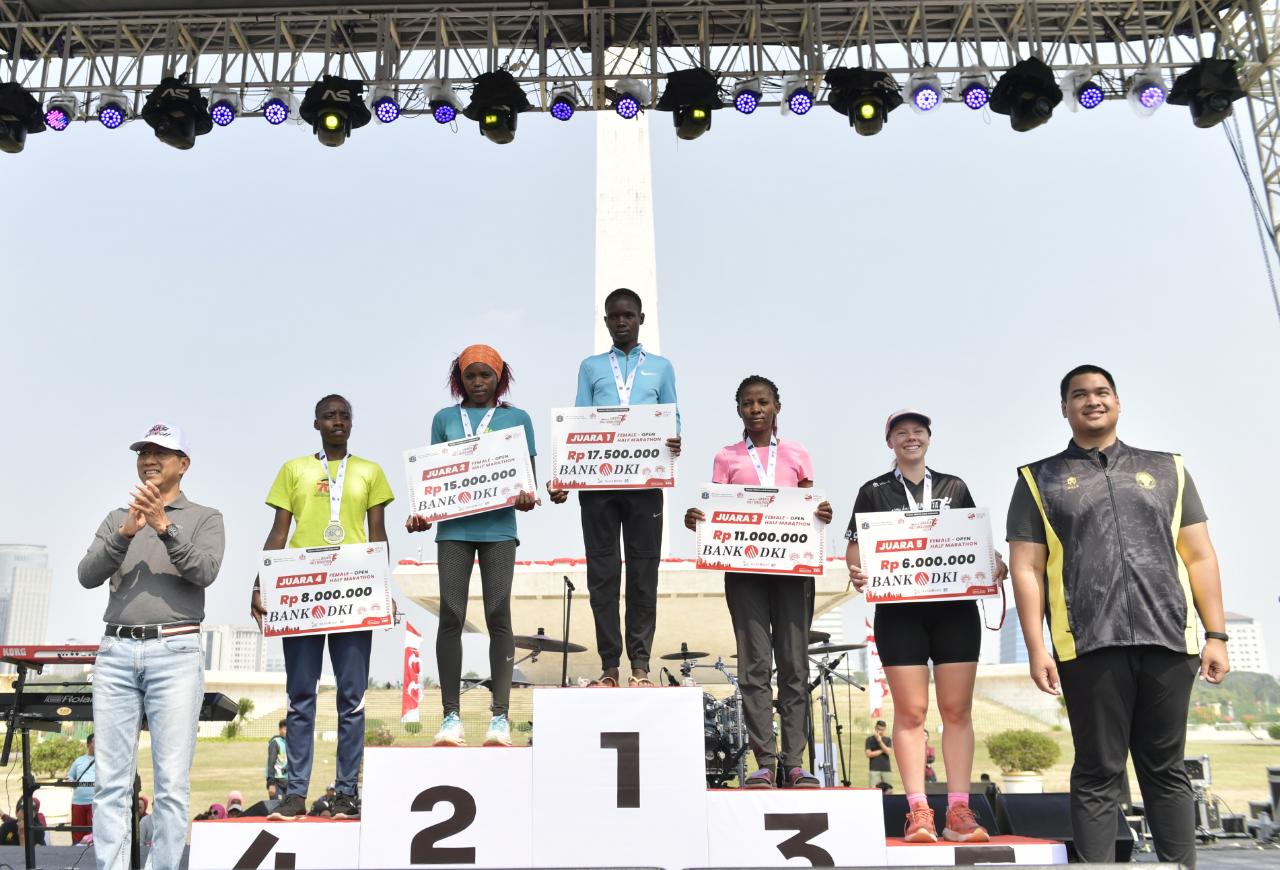 Menteri Pemuda dan Olahraga Republik Indonesia (Menpora RI) Dito Ariotedjo menghadiri acara Lomba Lari Jakarta Half Marathon 2023 di Kawasan Monumen Nasional (Monas) Jakarta Pusat, Ahad (20/8).(foto:bagus/kemenpora.go.id)