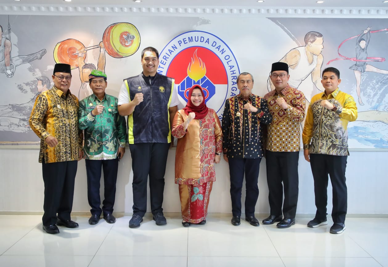 Menteri Pemuda dan Olahraga Republik Indonesia (Menpora RI) Dito Ariotedjo, menerima kunjungan beberapa Gubernur, Bupati dan Wakil Bupati yang menerima penghargaan Anugerah Rencana Aksi Daerah Pembangunan Kepemudaan dari Kemenpora di lantai 10 Kantor Keme
