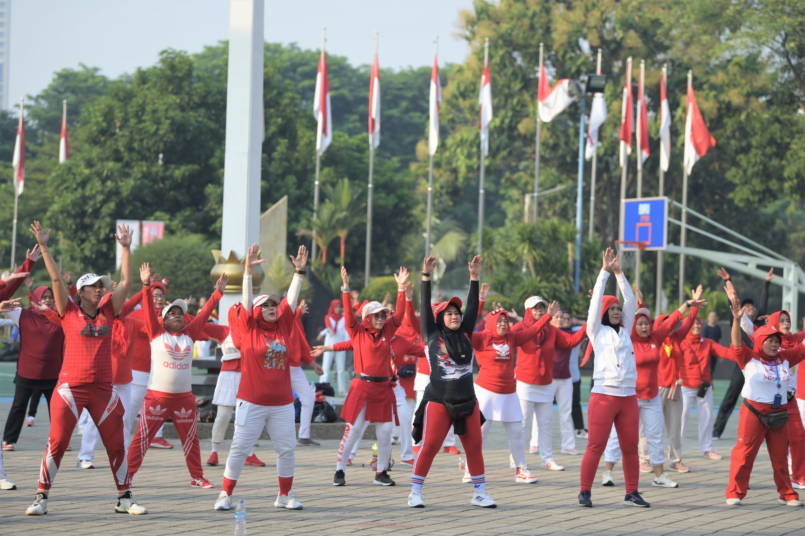 Kementerian Pemuda dan Olahraga Republik Indonesia (Kemenpora RI) kembali menggelar senam Jumat krida. Kegiatan kali ini menggandeng Asosiasi Instruktur Aerobik dan Fitnes (Asiafi) Jakarta dan diikuti oleh sekitar dua ratusan peserta senam.(foto:raiky/kem