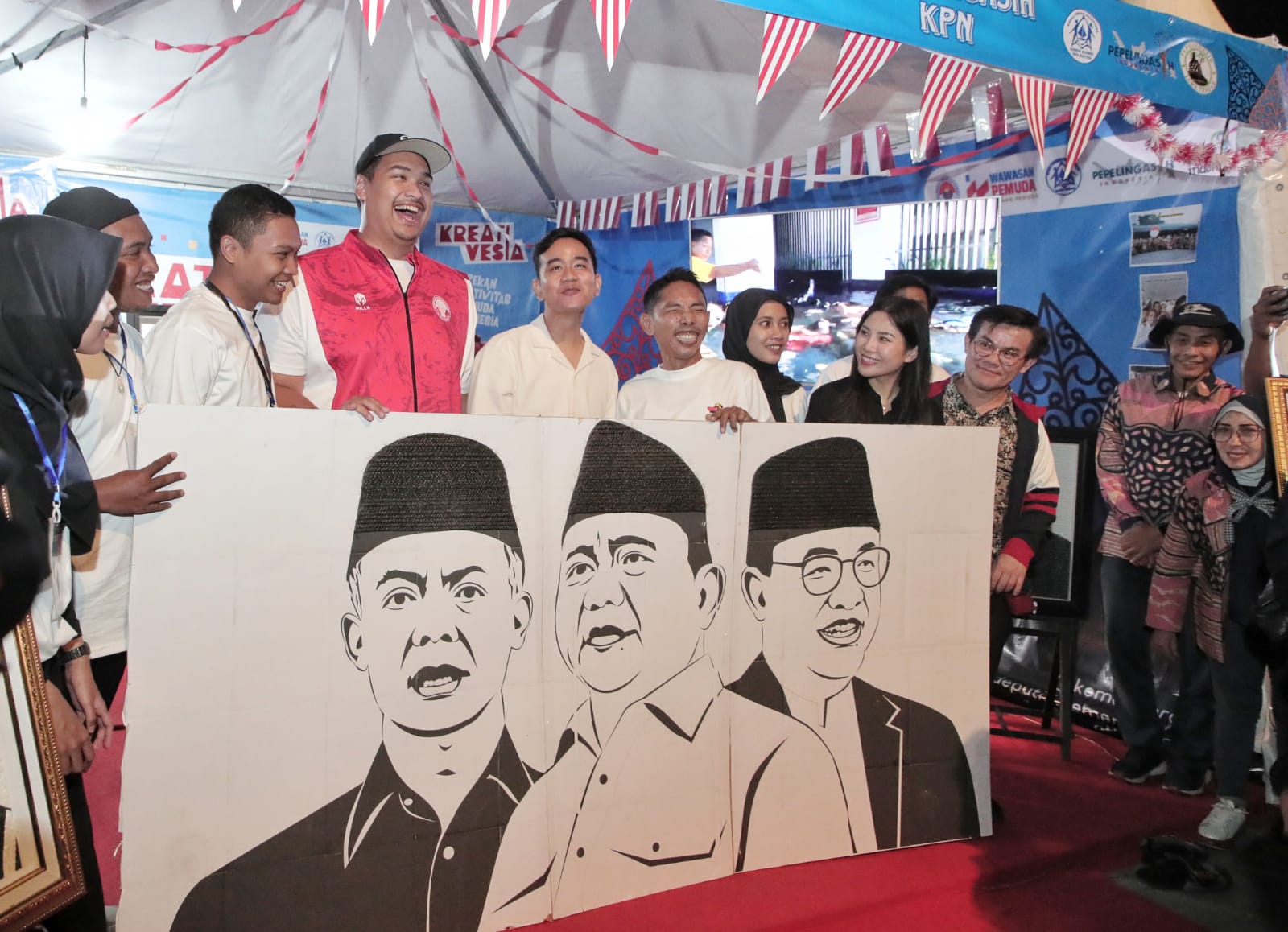 Menteri Pemuda dan Olahraga Republik Indonesia (Menpora RI) Dito Ariotedjo membuka Pekan Kreativitas Pemuda Indonesia atau Kreativesia di Pura Mangkunegaran, Solo, Jawa Tengah, Minggu (27/8). Menpora Dito berharap ajang ini bisa jadi kolaborasi sesama kom