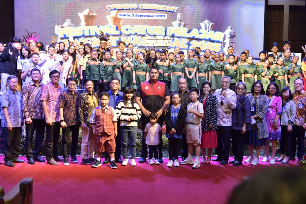 Menteri Pemuda dan Olahraga Republik Indonesia (Menpora RI) Dito Ariotedjo secara resmi membuka Festival Catur Pelajar Tingkat Nasional Badan Pendidikan Kristen (BPK) Penabur 2023 di Auditorium SPK Penabur Kelapa Gading, Jl. Boulevard Bukit Gading Raya, J
