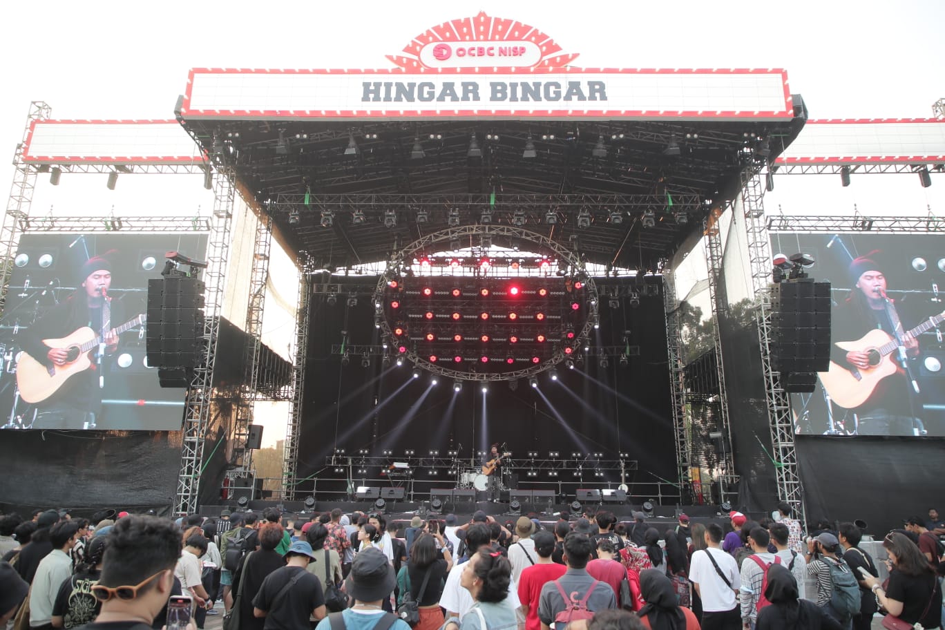 Festival musik Pestapora yang berkolaborasi dengan Kementerian Pemuda dan Olahraga Republik Indonesia (Kemenpora RI) sukses menyedot perhatian masyarakat. Hal ini terlihat dari ribuan penonton tumpah ruah di acara tersebut. (foto:yayan/kemenpora.go.id)