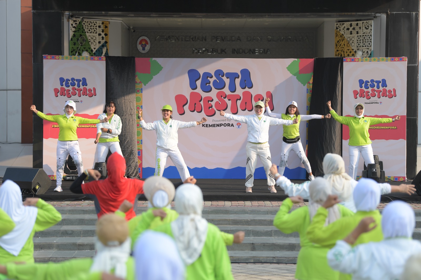 Kegiatan rutin Kementerian Pemuda dan Olahraga Republik Indonesia (Kemenpora RI), untuk sehat dan bugar di Jumat Krida terus dilakukan. Kali ini Kemenpora berkolaborasi dengan Perkumpulan Warga Tulang Sehat Indonesia (Perwatusi). Senam Jumat Krida ini di