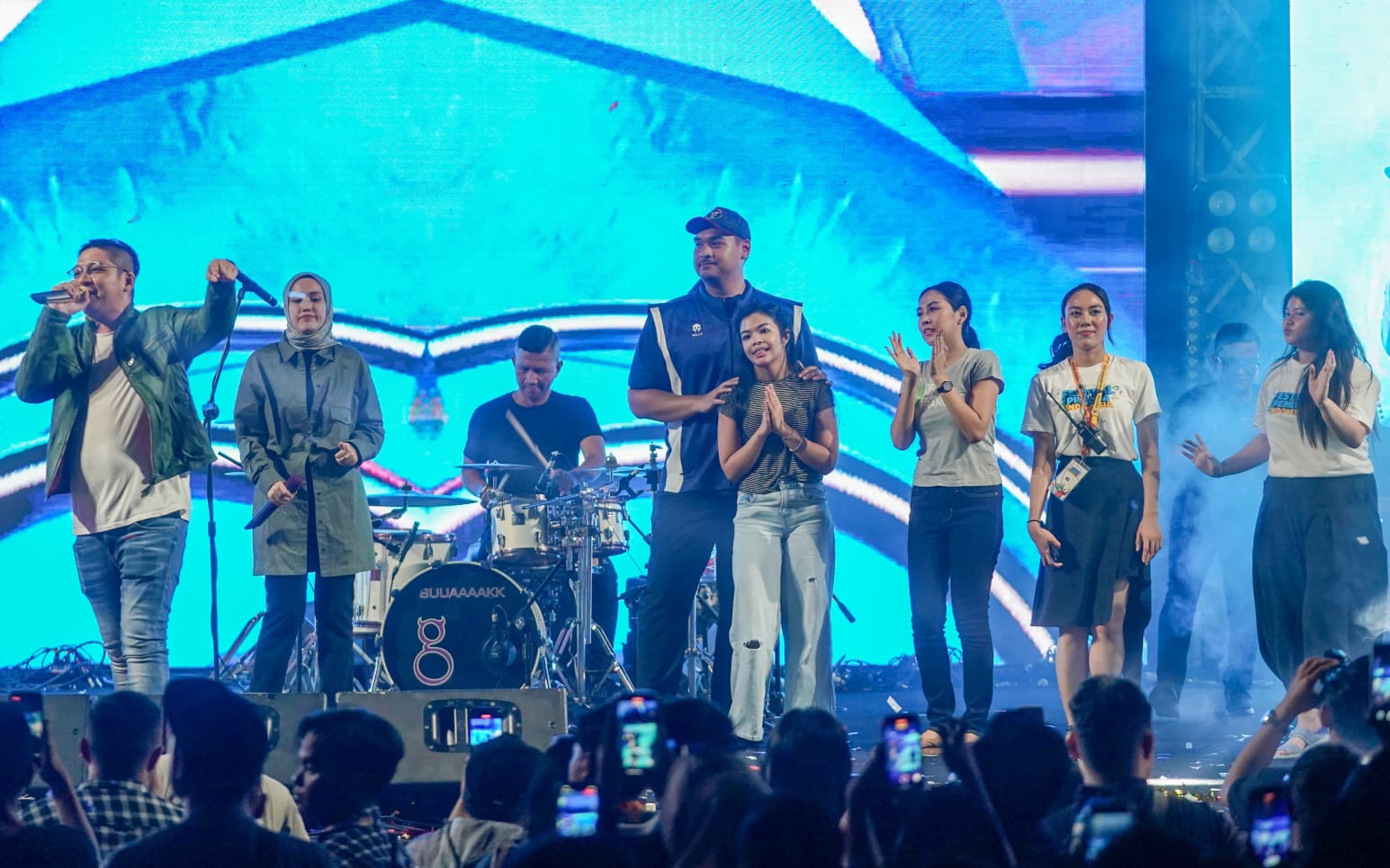 Menteri Pemuda dan Olahraga Republik Indonesia (Menpora RI) Dito Ariotedjo menutup gelaran Festival Pemuda Indonesia 2023 di halaman Kemenpora, Jakarta, Minggu (15/10). Menpora Dito berharap ajang ini jadi wadah memperkuat silaturahmi dan memperkuat peran