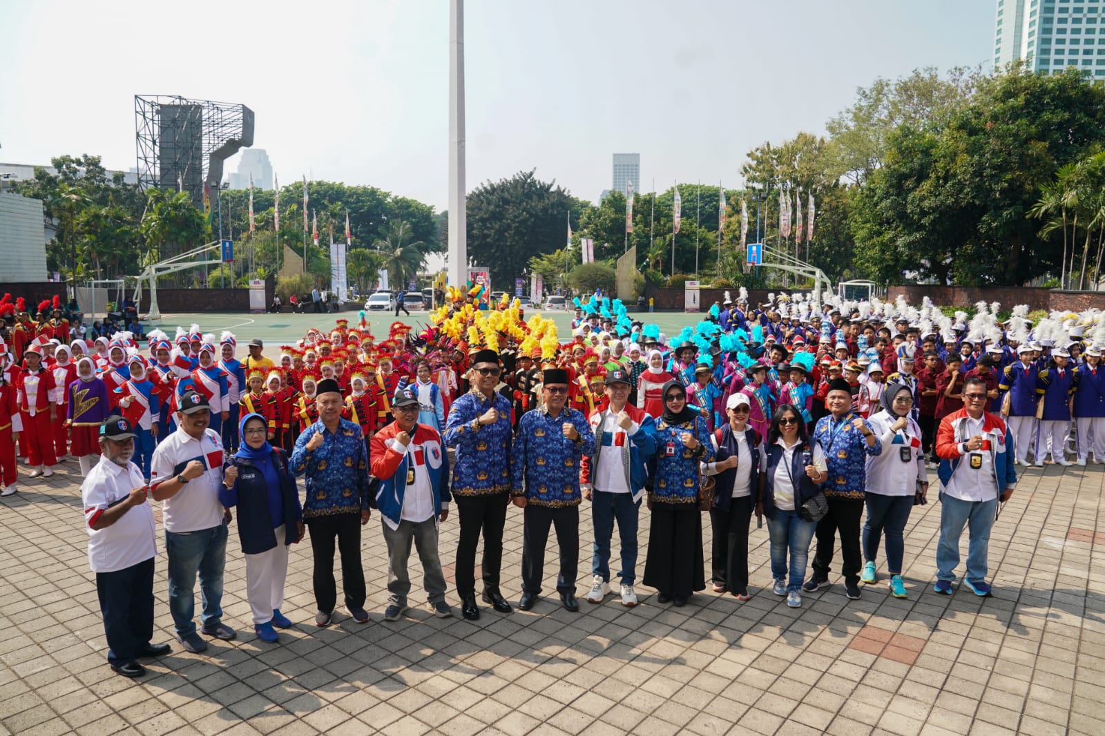 Deputi Bidang Pembudayaan Olahraga Kemenpora Rudy Sufahriadi membuka acara Indonesia Open Marching Band Festival (IOMBF) 2023 di Halaman Kantor Kemenpora, Sabtu (28/10).(foto:egan/kemenpora.go.id)  