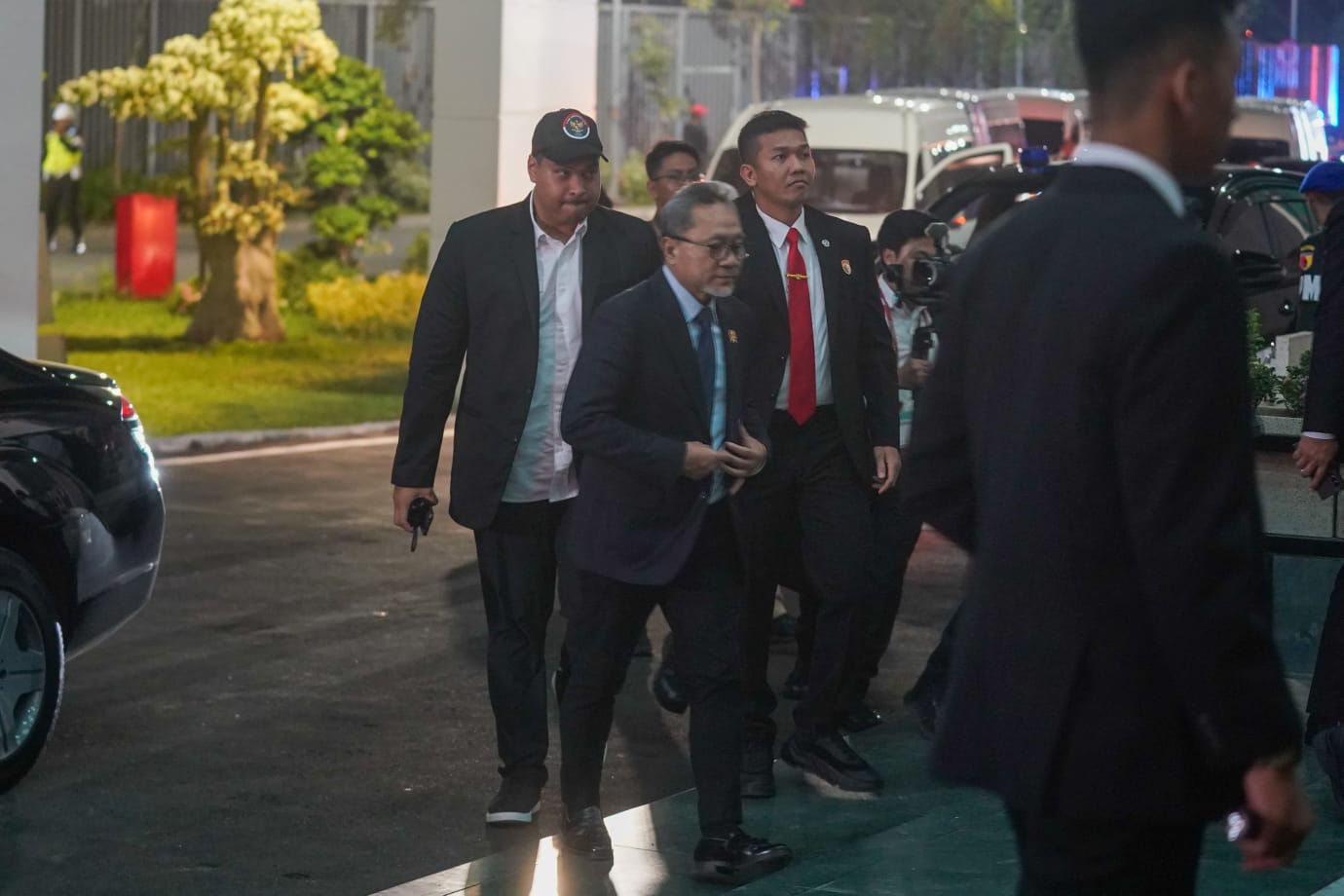 Menteri Pemuda dan Olahraga Republik Indonesia (Menpora RI) Dito Ariotedjo ikut mendampingi Presiden RI Joko Widodo menyaksikan momen bersejarah bagi Indonesia dengan digelarnya pembukaan Piala Dunia U-17 di Stadion Gelora Bung Tomo, Surabaya, Jumat (10/1