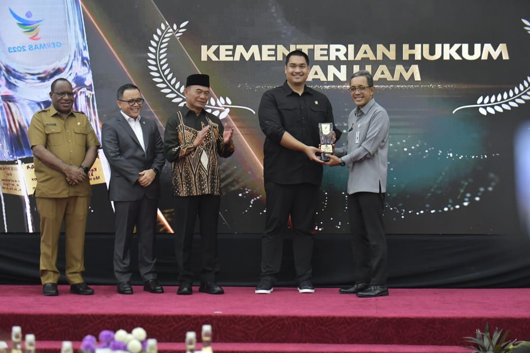 Menteri Pemuda dan Olahraga Republik Indonesia (Menpora RI) Dito Ariotedjo menghadiri acara penganugerahan Germas Award 2023 untuk Kementerian/Lembaga di Kantor Kementerian Koordinator Pembangunan Manusia dan Kebudayaan (Kemenko PMK), Jalan Medan Merdeka 