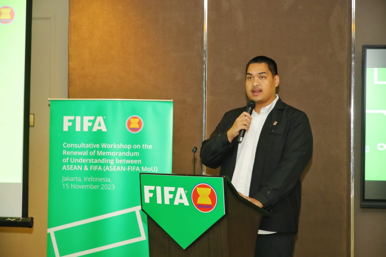 Menteri Pemuda dan Olahraga Republik Indonesia (Menpora RI) Dito Ariotedjo, mendorong agar adanya peningkatan standar sepak bola di kawasan ASEAN sekaligus memperkuat hubungan antara negara ASEAN dengan Federasi Sepak Bola Internasional (FIFA).(foto: yaya