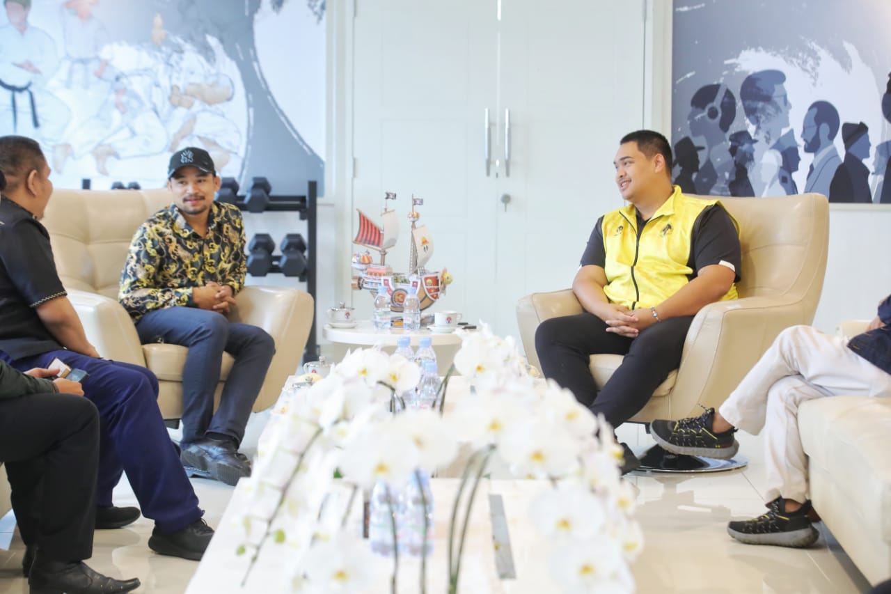 Petarung bebas atau Mix Martial Art (MMA) Indonesia, Jeka Saragih berhasil meraih kemenangan pada debutnya usai melawan petarung asal Brasil Lucas Alexander di ajang bergengsi Ultimate Fighting Championship (UFC) Fight Night di Las Vegas, Nevada, Amerika