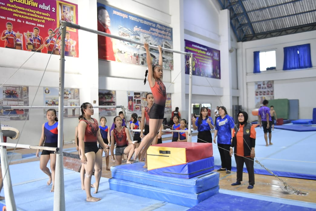 Atlet senam Sekolah Khusus Olahraga (SKO) Kementerian Pemuda dan Olahraga (Kemenpora) tampil percaya diri pada program try out yang berlangsung di Suphan Buri Sports School, Thailand. Hal ini sangat penting dalam membangun karakter dan mental bertanding.(