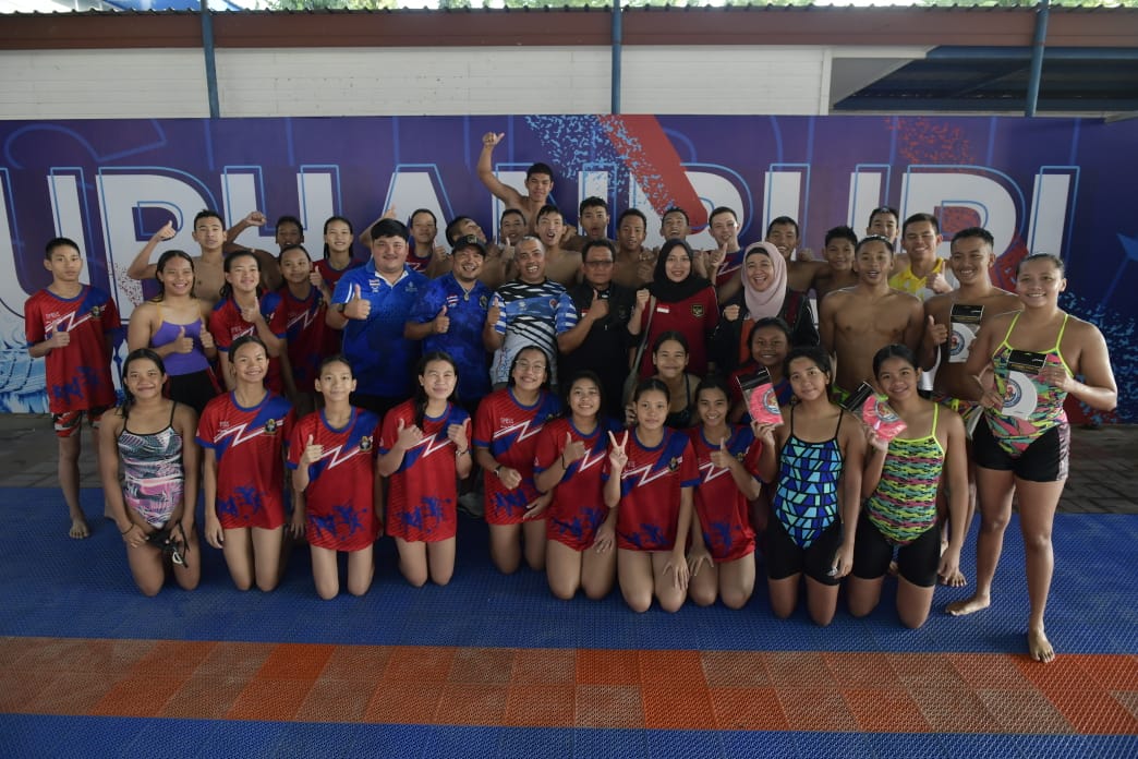 Tim renang Sekolah Khusus Olahraga (SKO) Kementerian Pemuda dan Olahraga (Kemenpora) menjalani try out di Thailand. Mereka antusias melakukan latihan bareng dengan tim Suphan Buri Sports School.(foto:bagus/kemenpora.go.id)