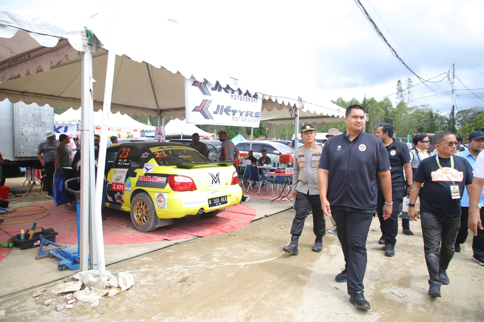 Menteri Pemuda dan Olahraga Republik Indonesia (Menpora RI) Dito Ariotedjo, memberikan apresiasinya sekaligus merasa senang dan bangga kegiatan Danau Toba Rally 2023 Asia Pasific Championship diikuti banyak tim. (foto:yayan/kemenpora.go.id)