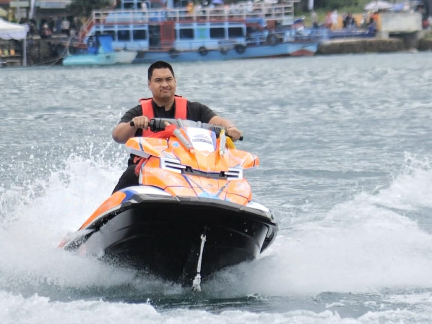 Di tengah kesuksesan pelaksanaan Aquabike Jetski World Championship Lake Toba 2023, ternyata membuat Menteri Pemuda dan Olahraga Republik Indonesia (Menpora RI) Dito Ariotedjo tak mau ketinggalan untuk mencoba mengendarai salah satu kendaraan jet ski dari