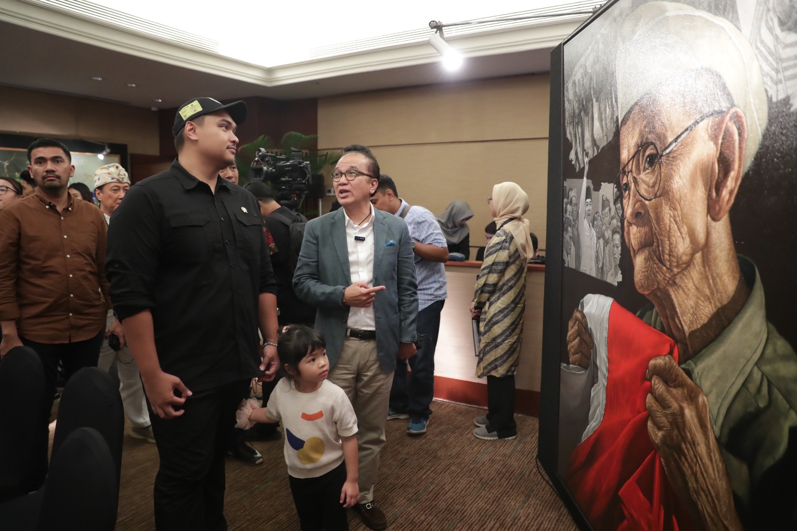 Menteri Pemuda dan Olahraga Republik Indonesia (Menpora RI) Dito Ariotedjo memberikan apresiasi tinggi kepada Yayasan Upaya Indonesia atau yang lebih dikenal dengan United In Deversity Foundation (UID) yang menggelar pemeran dan lelang lukisan amal bertem