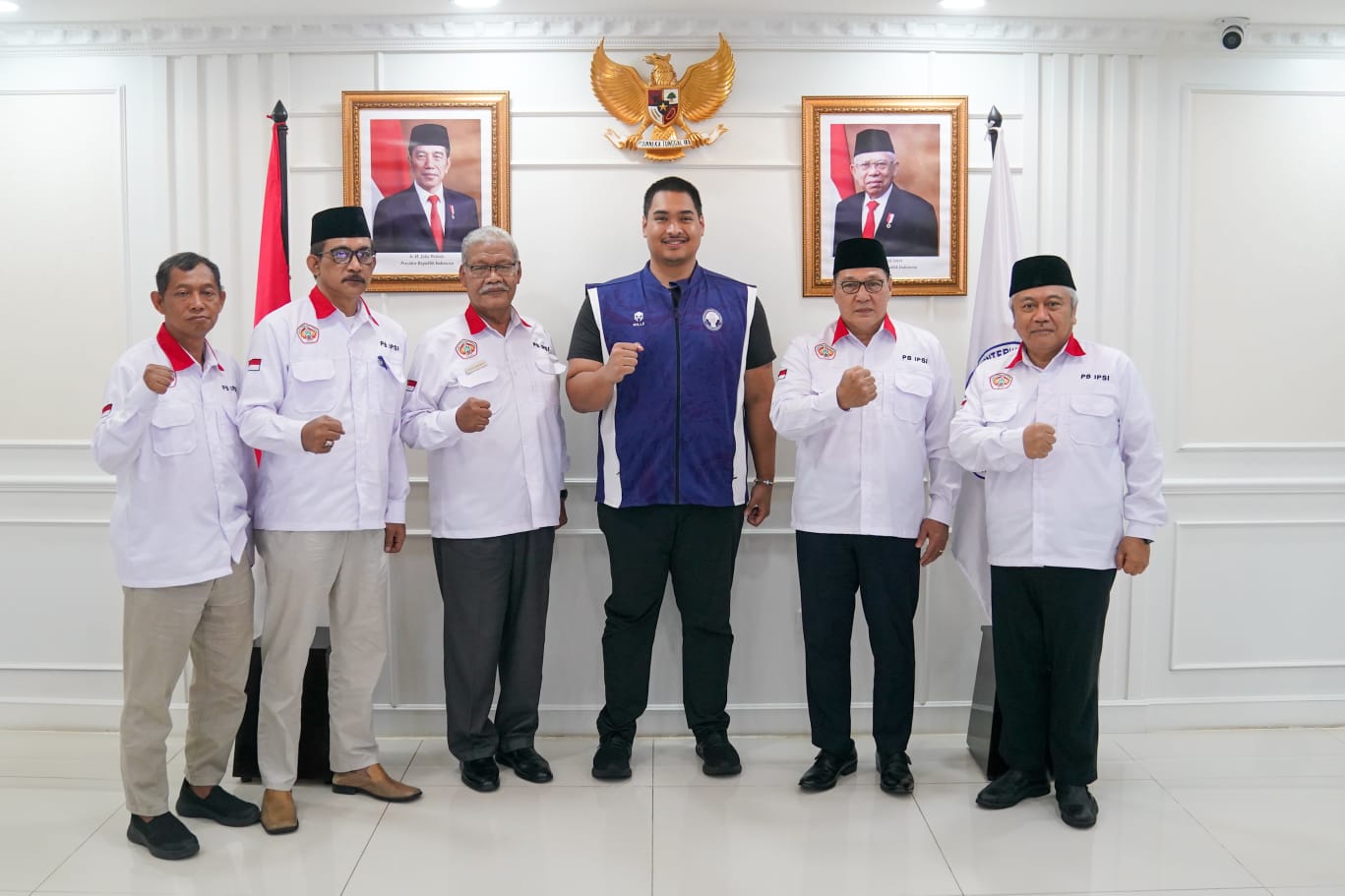 Menteri Pemuda dan Olahraga Republik Indonesia (Menpora RI) Dito Ariotedjo menerima audiensi Pengurus Besar Ikatan Pencak Silat Indonesia (PB IPSI) di ruang kerjanya, lantai 10, Kemenpora, Senayan Jakarta, Kamis (30/11) siang.(foto:egan/kemenpora,go,id)