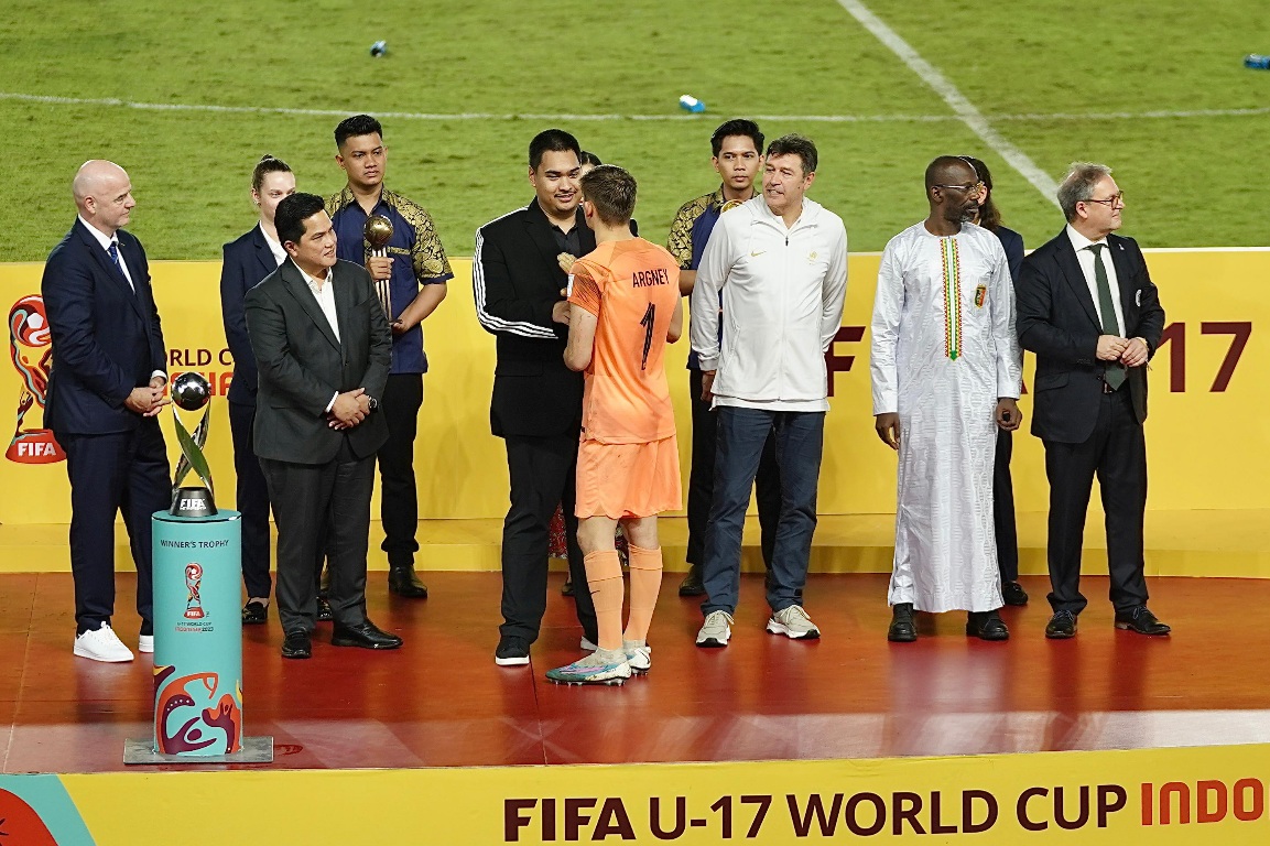 Menteri Pemuda dan Olahraga Republik Indonesia (Menpora RI) Dito Ariotedjo  menyaksikan  final  Piala Dunia U-17 2023 antara Jerman kontra Prancis di Stadion Manahan, Solo, Jawa Tengah, Sabtu (2/12) malam.(demas/humas BUMN)