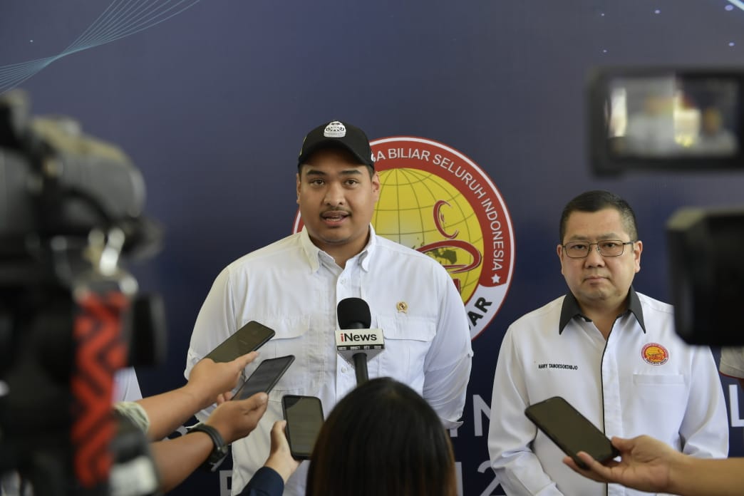 Menteri Pemuda dan Olahraga Republik Indonesia (Menpora RI) Dito Ariotedjo ingin olahraga biliar lebih maju dan populer di Tanah Air. Olahraga bola sodok itu diharap bisa berkembang menjadi olahraga industri.(foto:bagus/kemenpora.go.id)