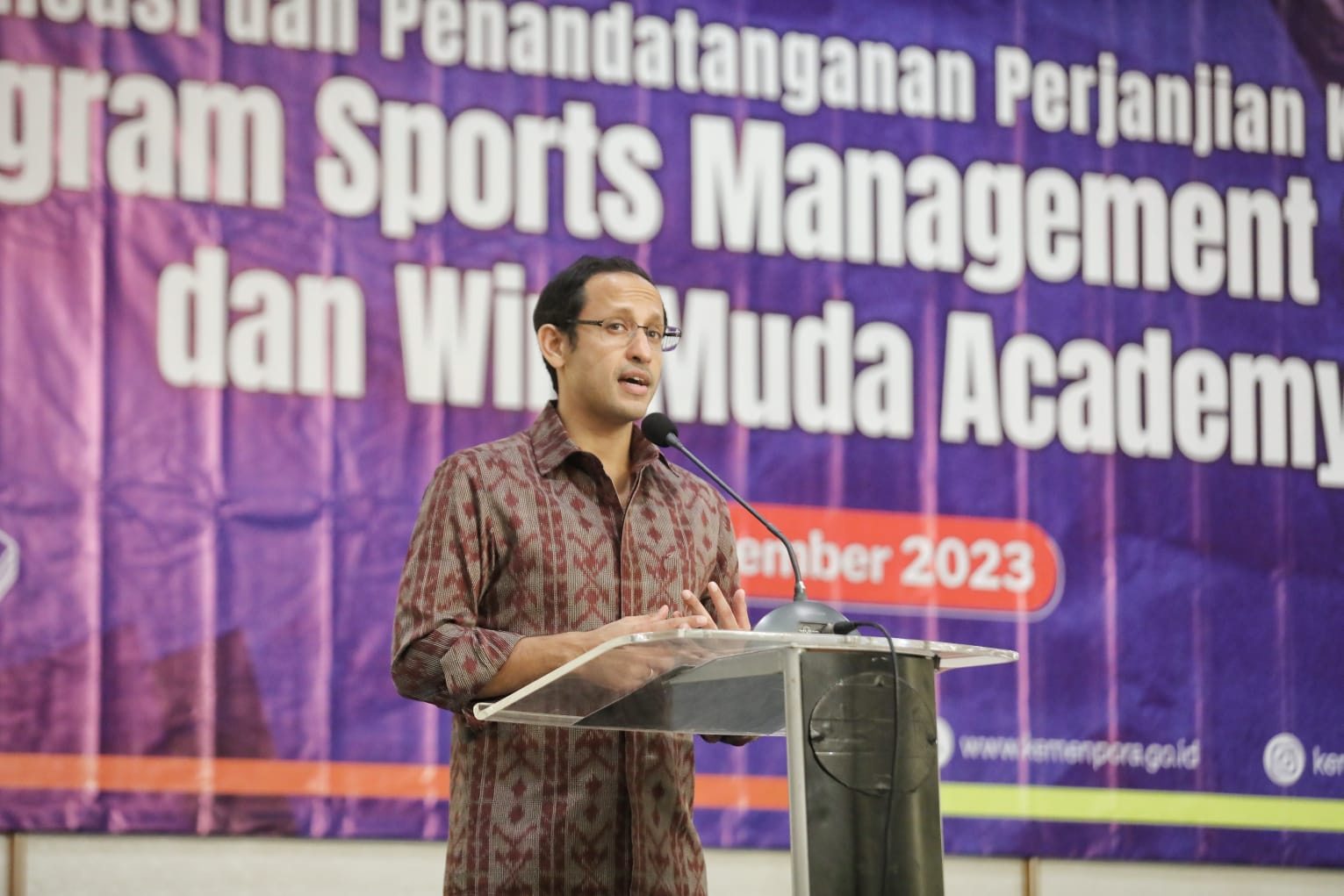 Menteri Pendidikan, Kebudayaan, Riset dan Teknologi (Mendikbud Ristek) Nadiem Makarim, menyambut baik dan mendukung program Kemenpora RI Sport Management School (SMASH) dan WiraMuda Academy. Nadiem berharap program itu akan berkembang besar hal dalam komp